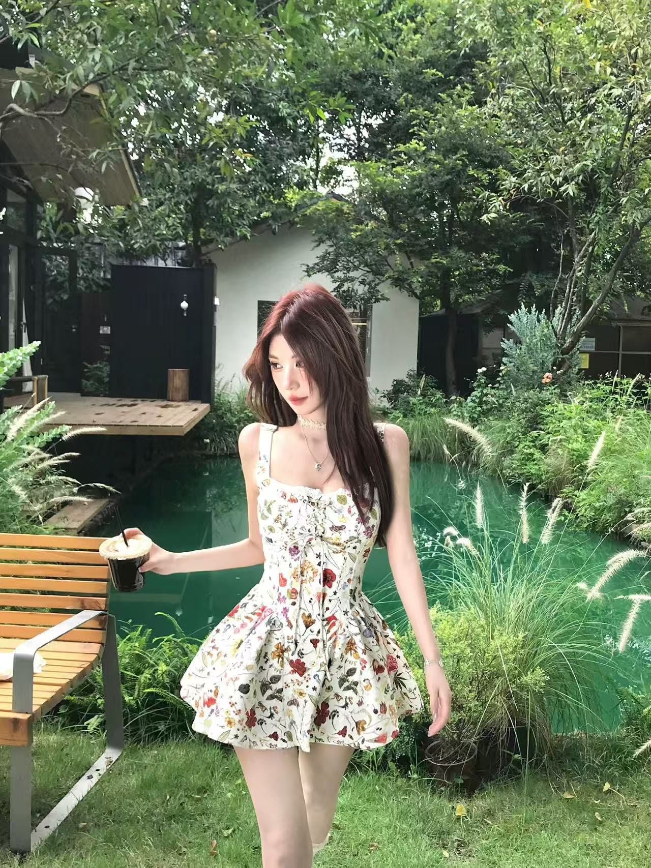 純御法式吊帶碎花連衣裙