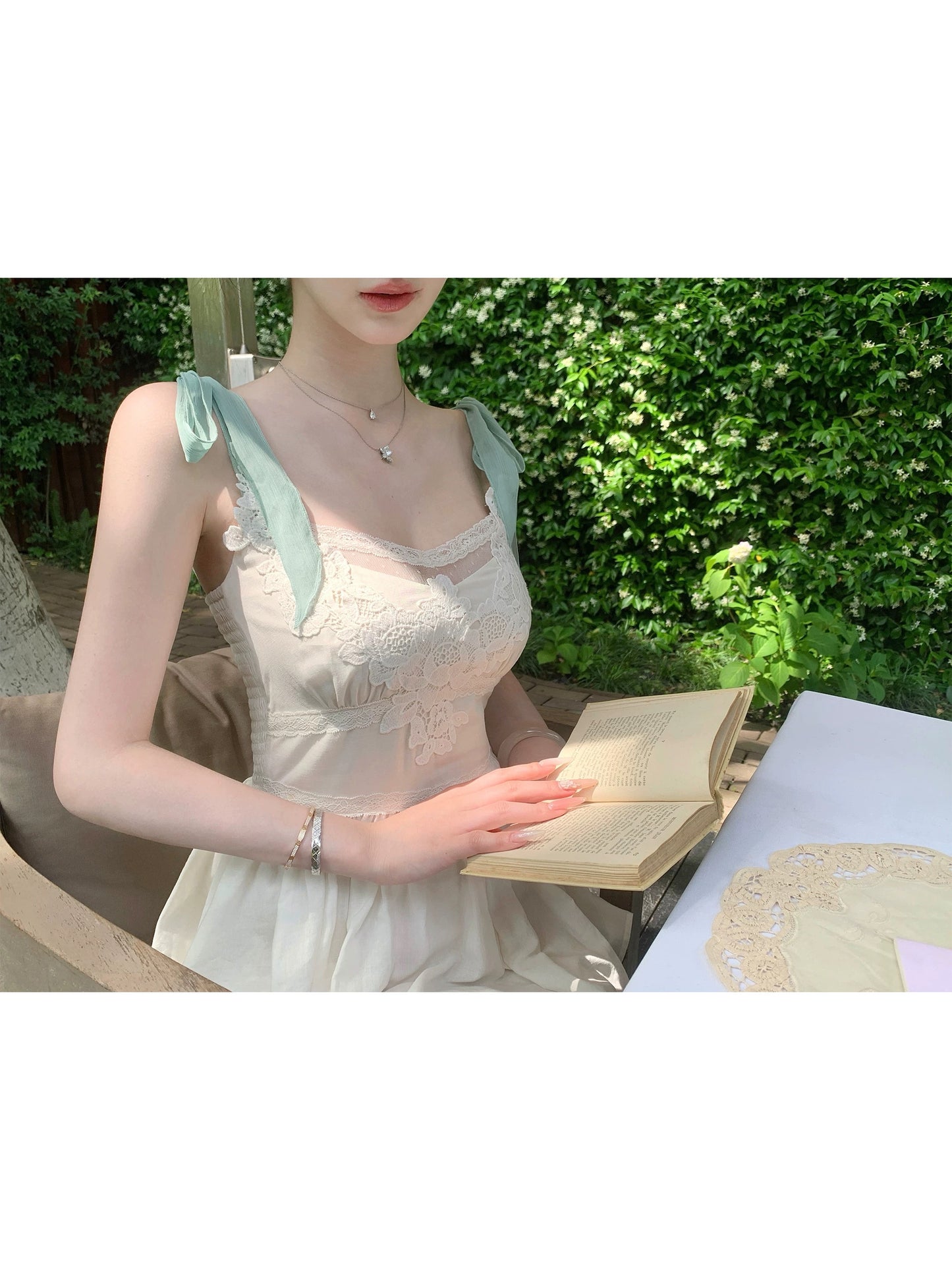 茉莉白茶花朵吊帶連身洋裝