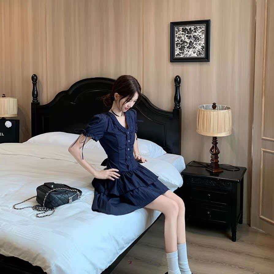 清純藏青色V領短袖連衣短裙