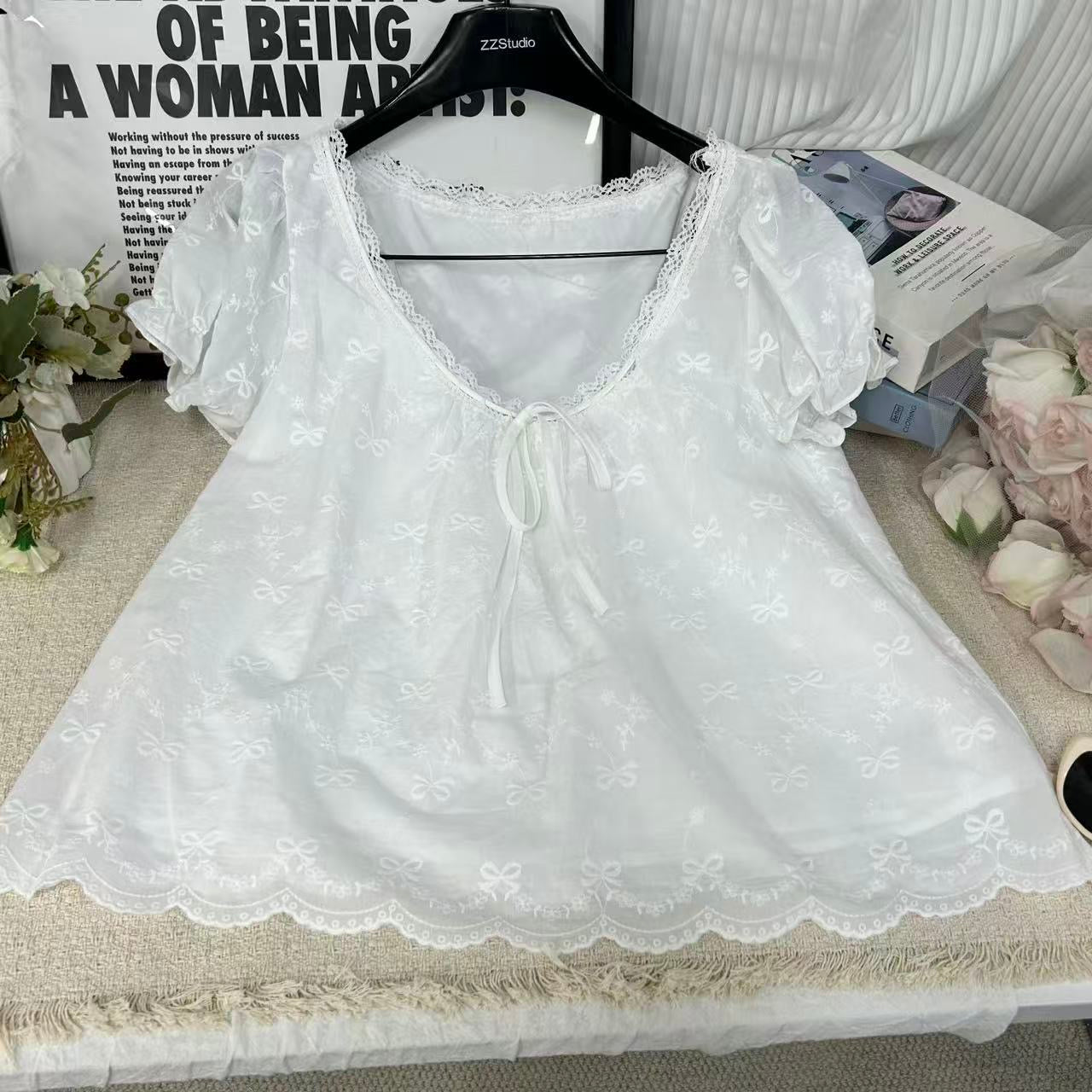 溫柔風白色純淨刺繡泡泡袖襯衫