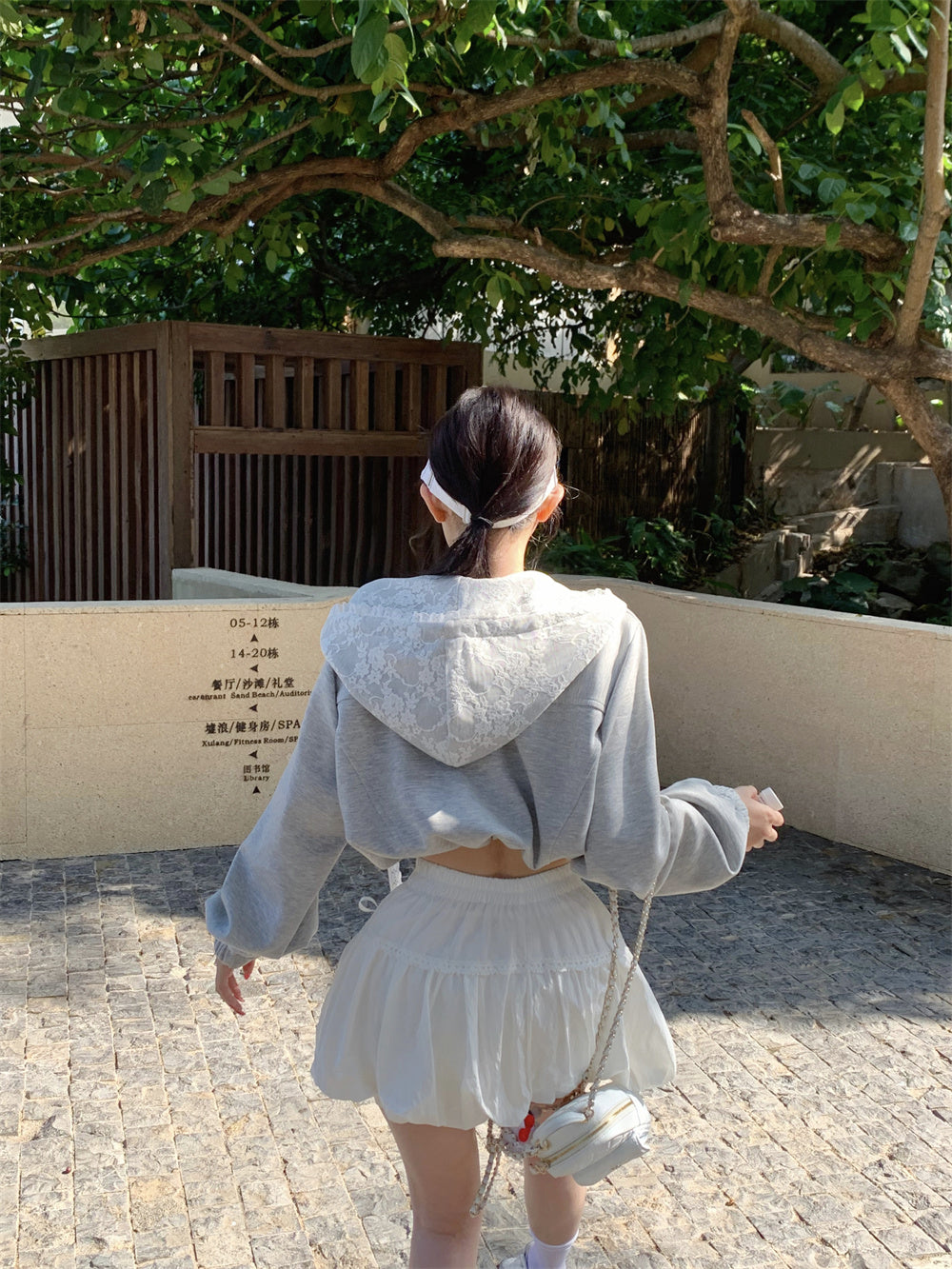 拼接蕾絲花邊連帽抽繩外套+花苞短裙