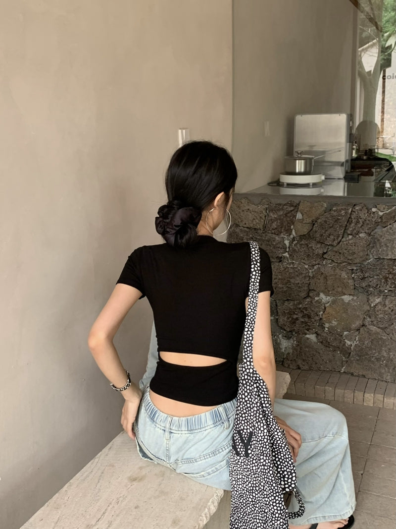 大U小心機短版上衣