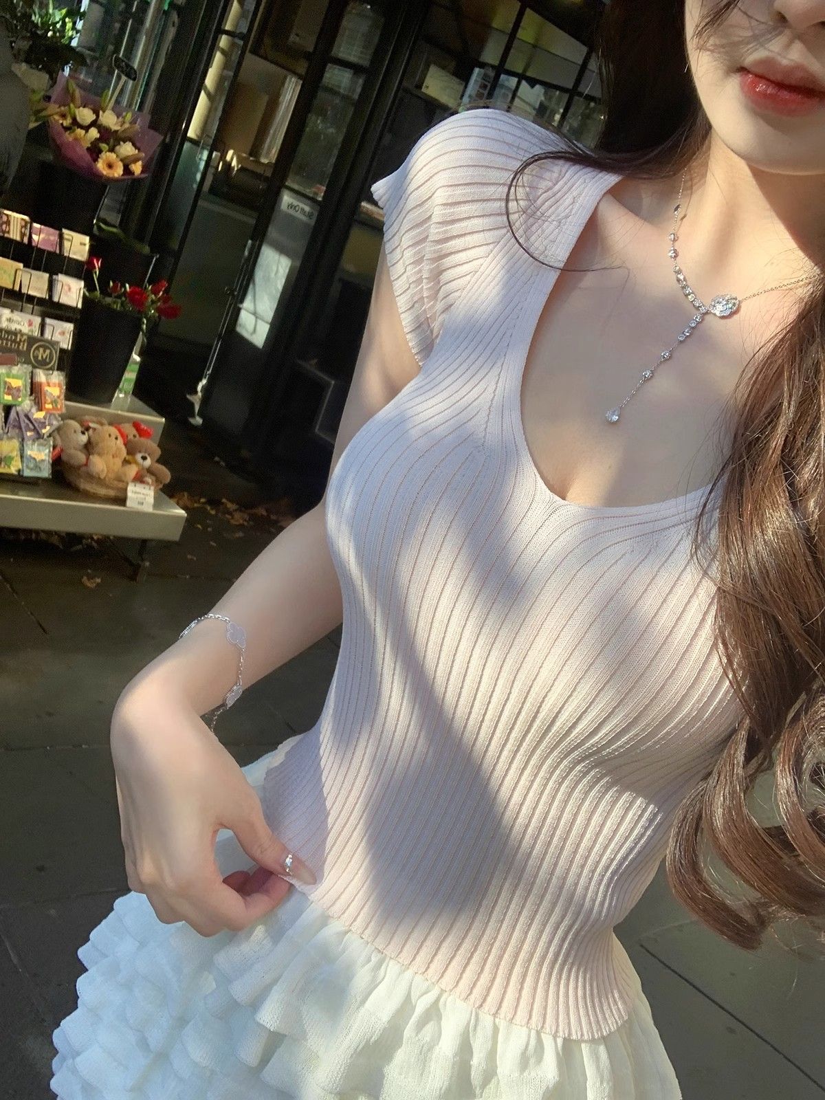 💕現貨秒出🍓V領顯胸針織短袖上衣
