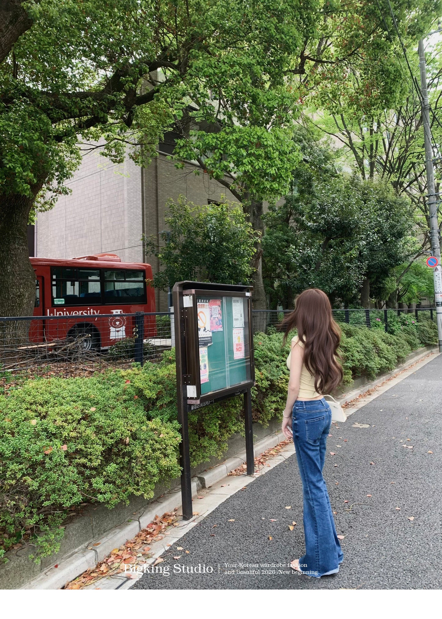 大U領蕾絲邊修身短袖上衣