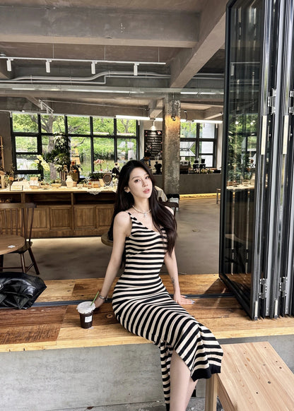 絕美辣妹條紋V領吊帶連衣裙