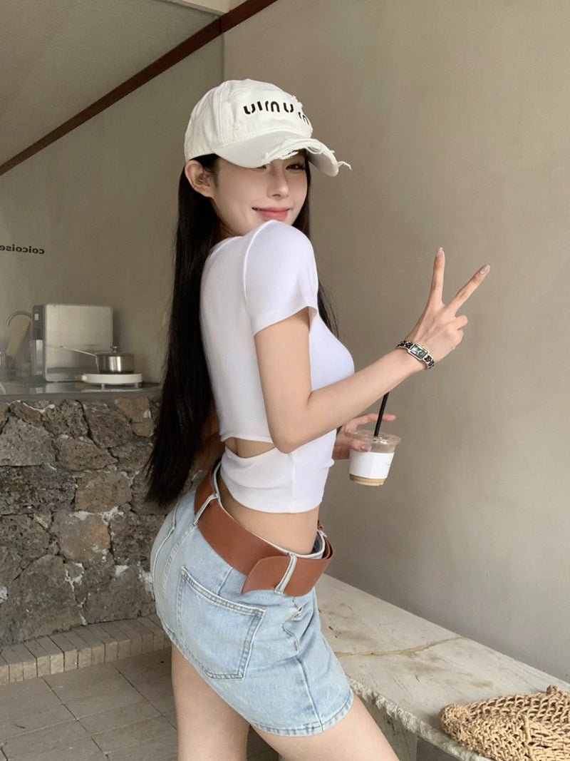 大U小心機短版上衣