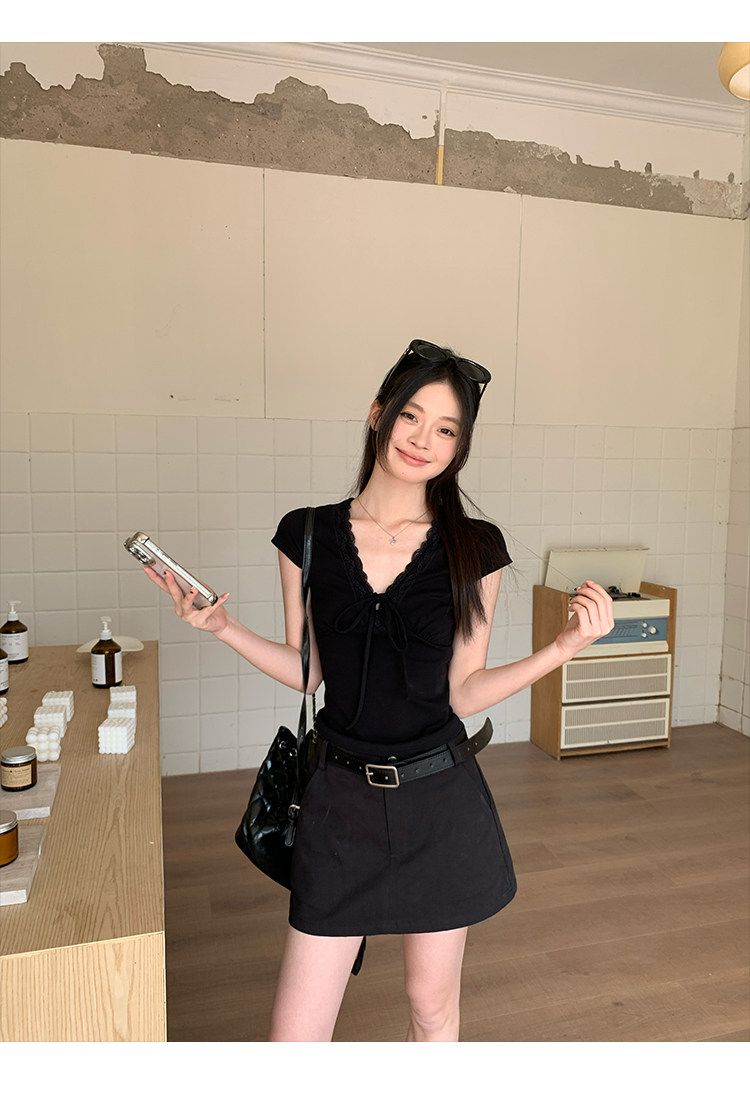 溫柔蕾絲系帶顯瘦上衣