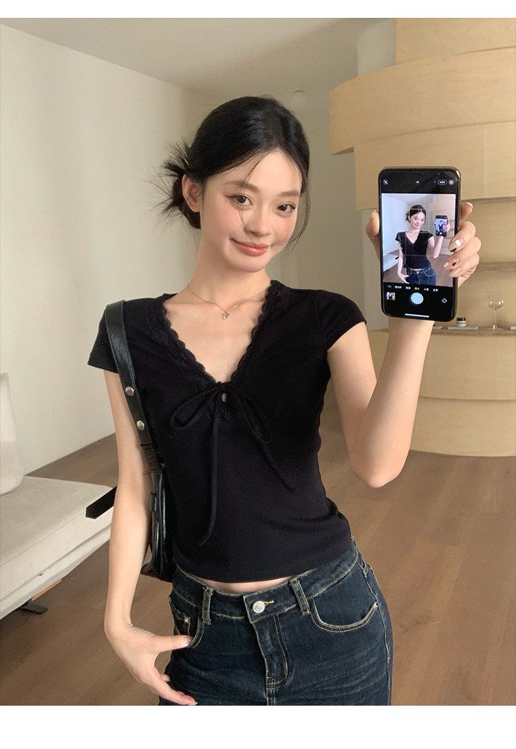 溫柔蕾絲系帶顯瘦上衣