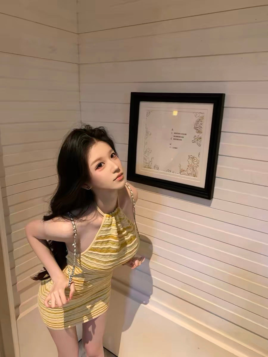 活潑黃色條紋掛脖露背收腰針織短裙