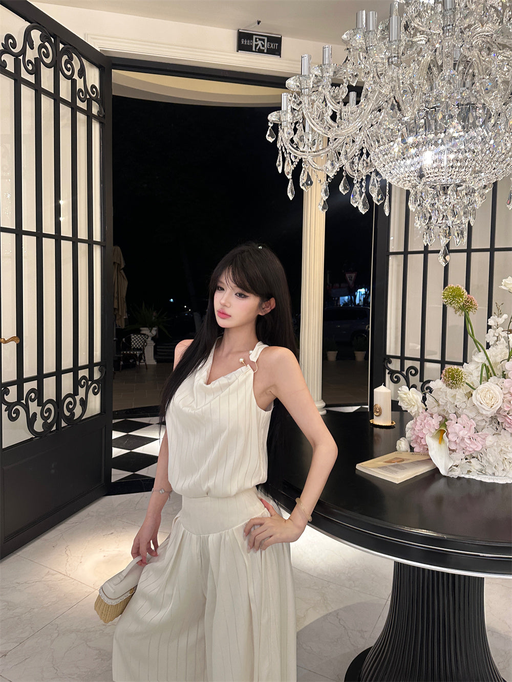 杏色時尚金屬扣吊帶上衣+拖地褲兩件套