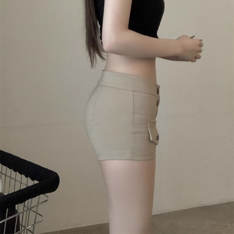 百搭低腰顯瘦卡其色短褲