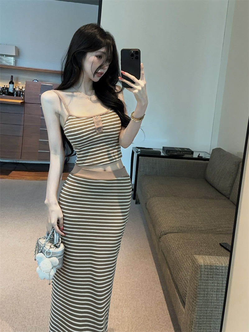 撞色條紋吊帶背心+半身包臀兩件套