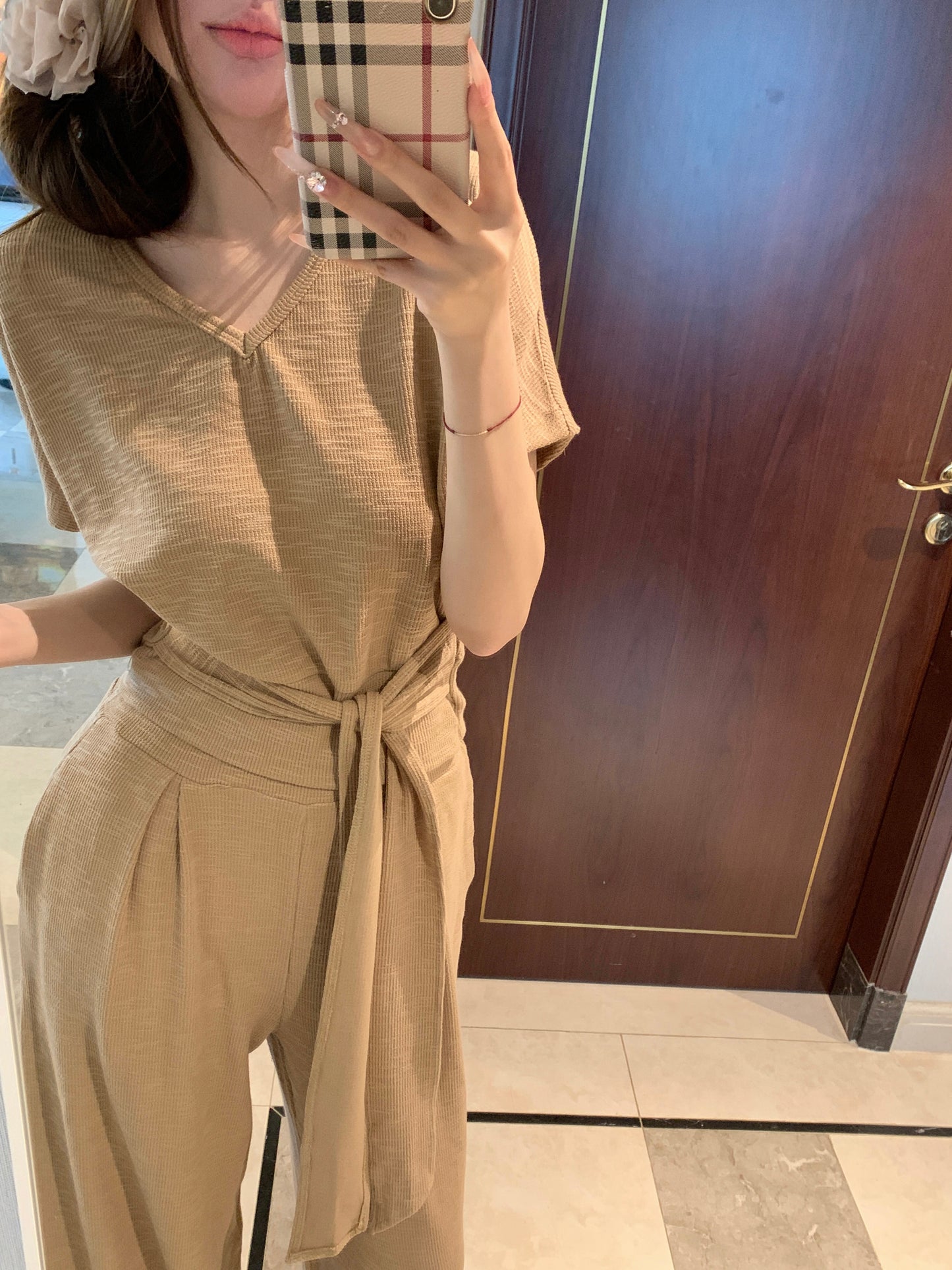 綁帶收腰V領上衣配寬褲兩件套