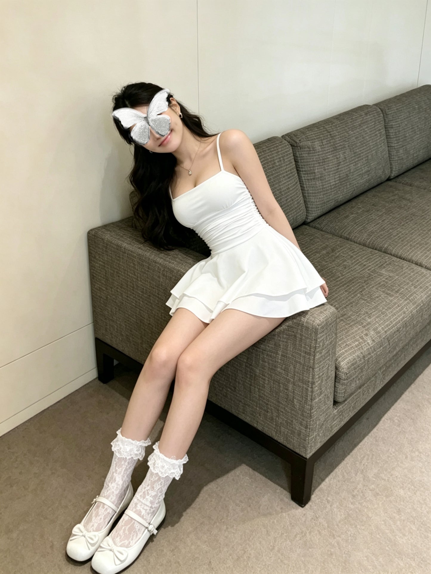 清純白色吊帶荷葉邊修身短裙