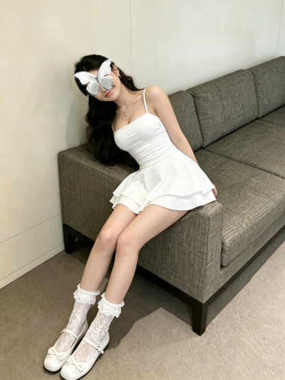 清純白色吊帶荷葉邊修身短裙