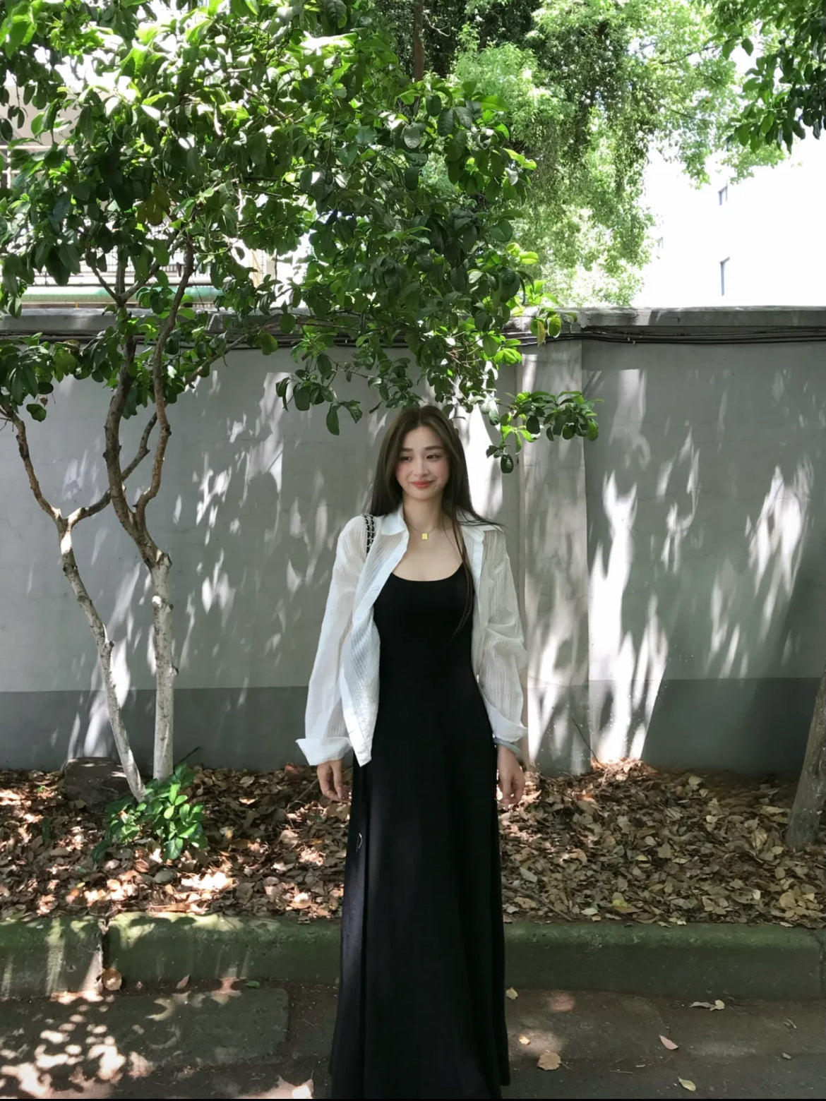 百搭休閒黑色&白色襯衫吊帶連身兩件套