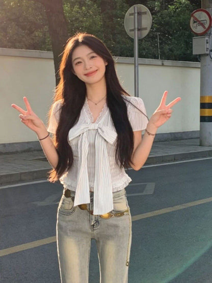 簡約蝴蝶結蕾絲花邊V領條紋短版上衣