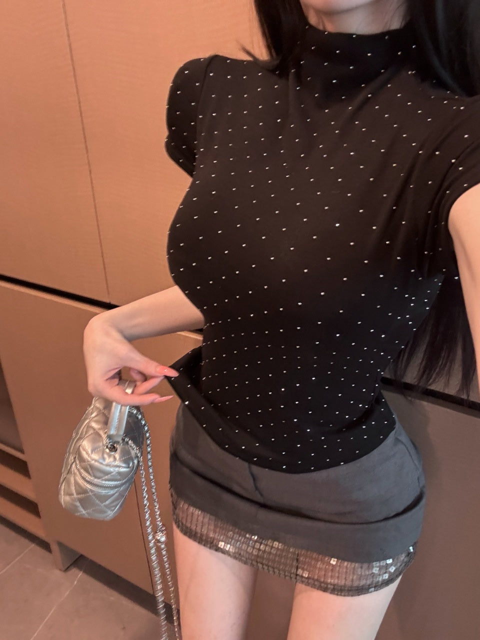 百搭半高領燙鑽短袖修身上衣