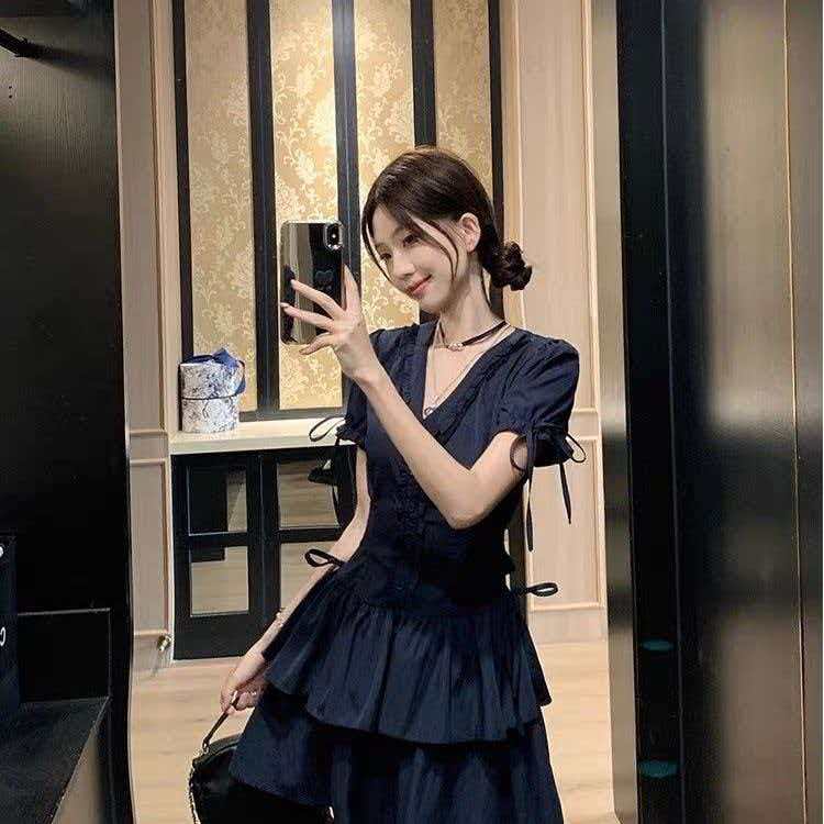 清純藏青色V領短袖連衣短裙