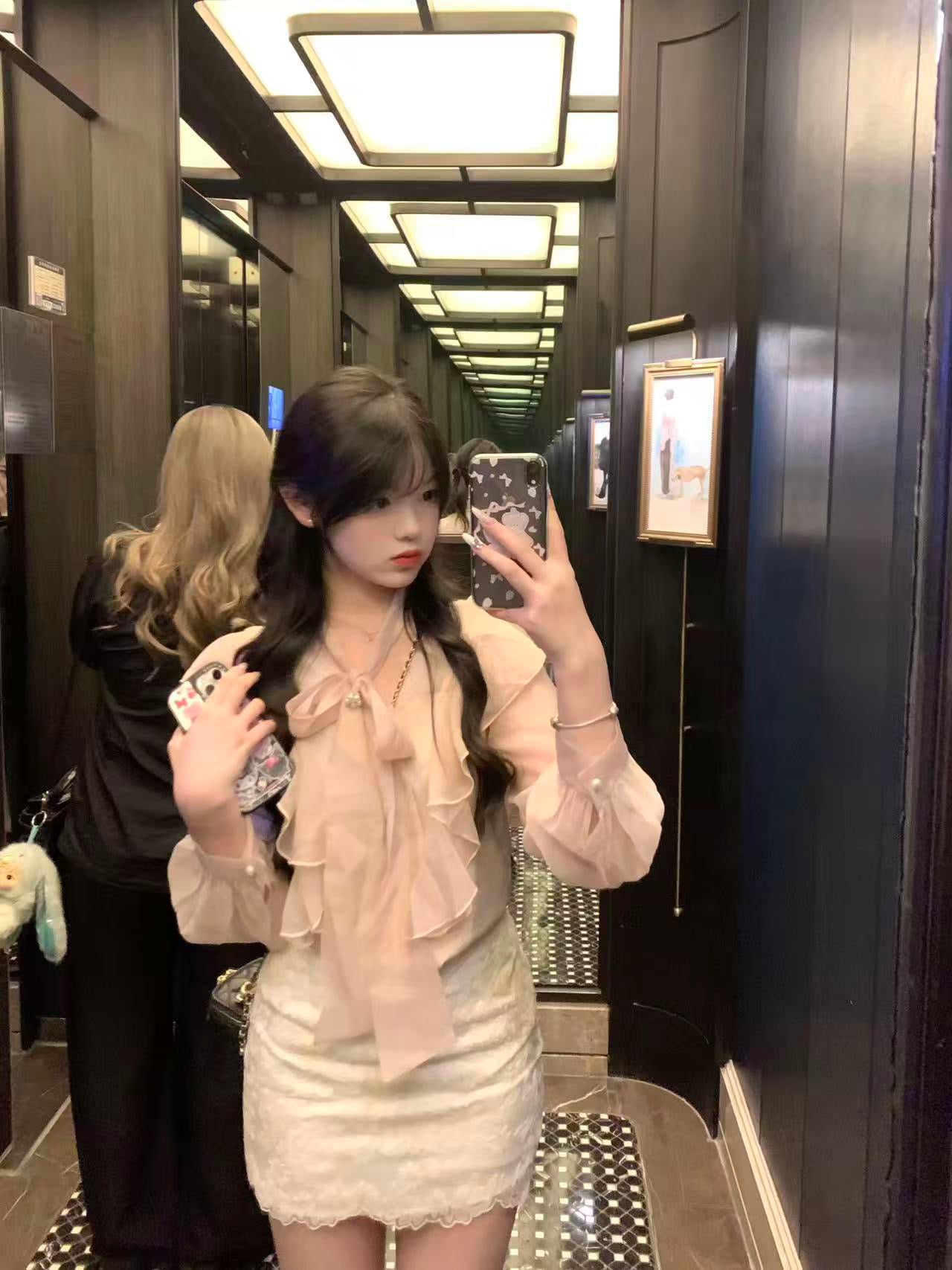 溫柔約會蝴蝶襯衫配蕾絲短裙兩件套