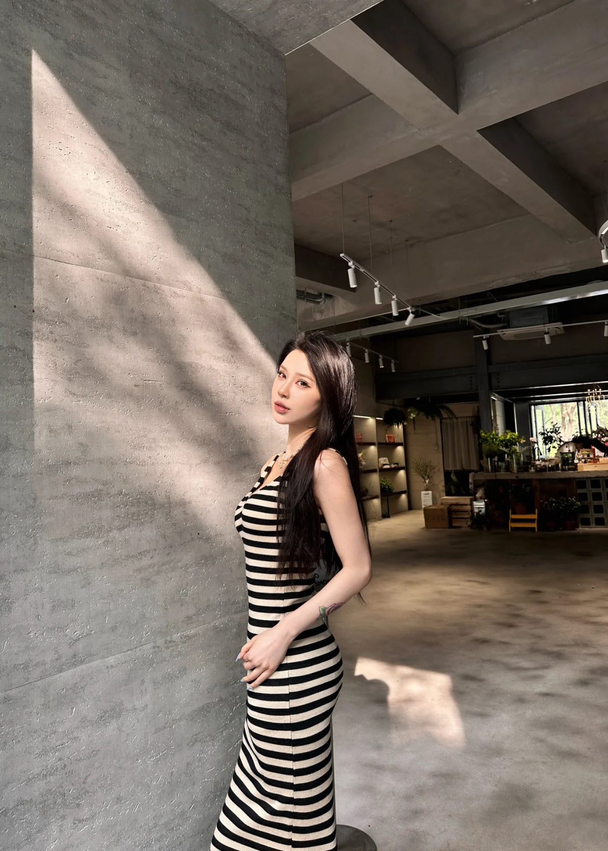 絕美辣妹條紋V領吊帶連衣裙