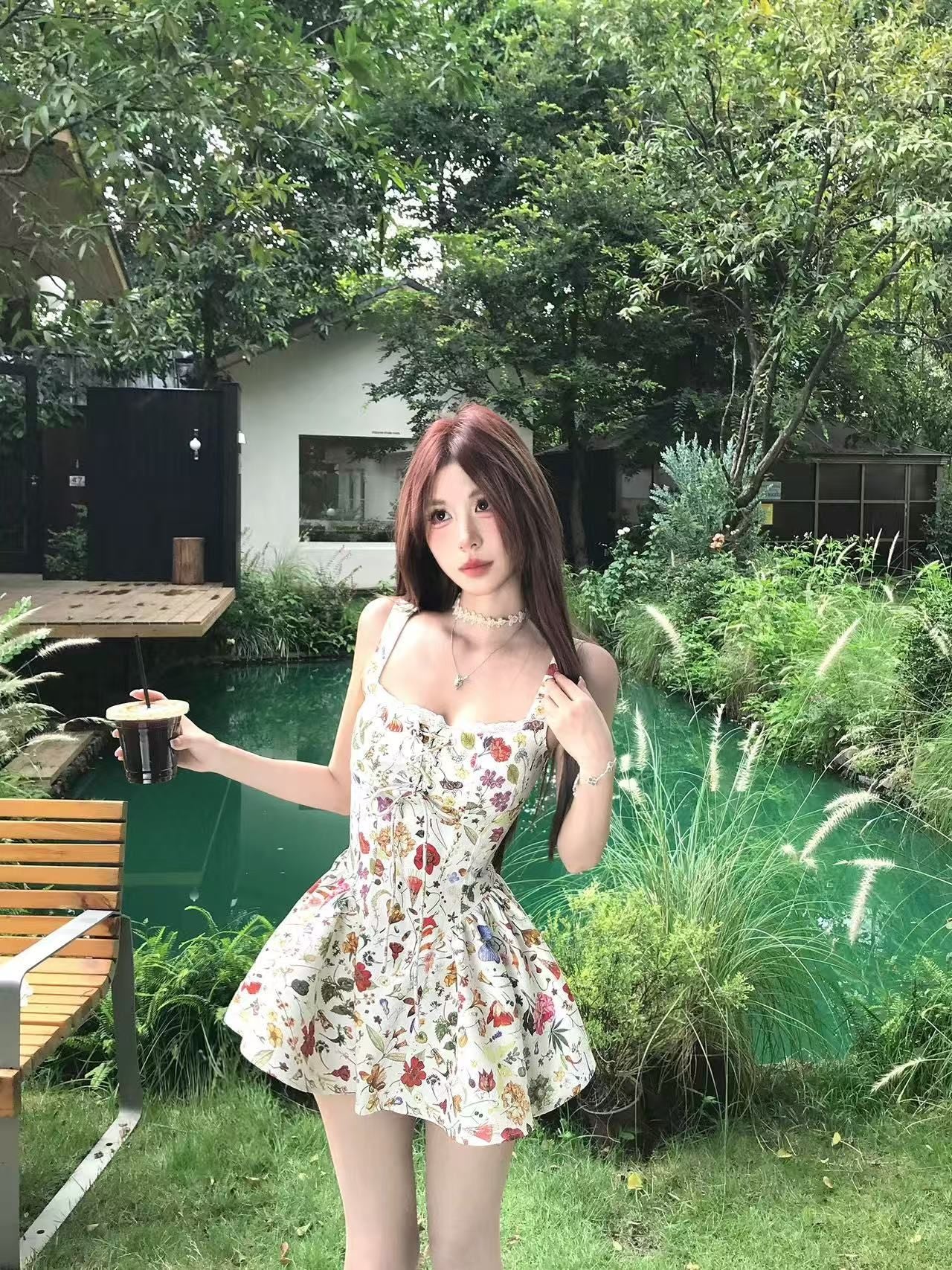 純御法式吊帶碎花連衣裙