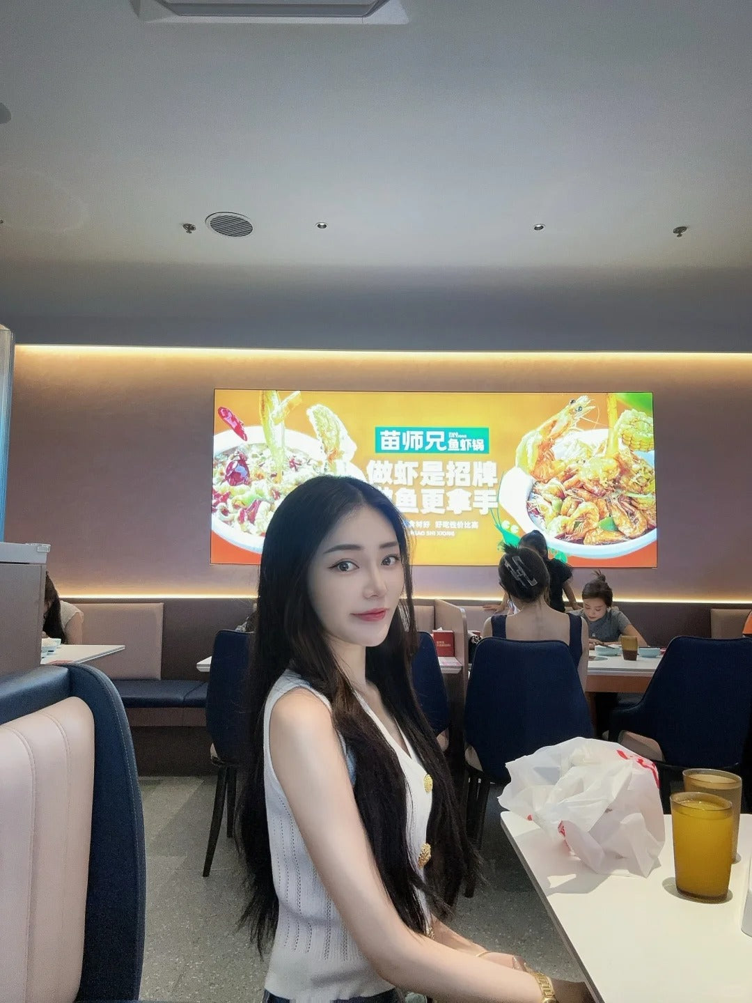 奢香名媛V領針織馬甲上衣