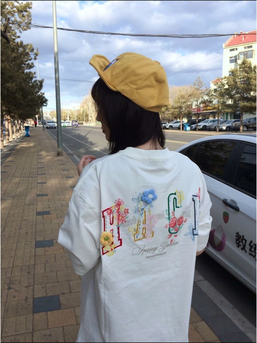 日常百搭刺繡針織花朵白色大學T