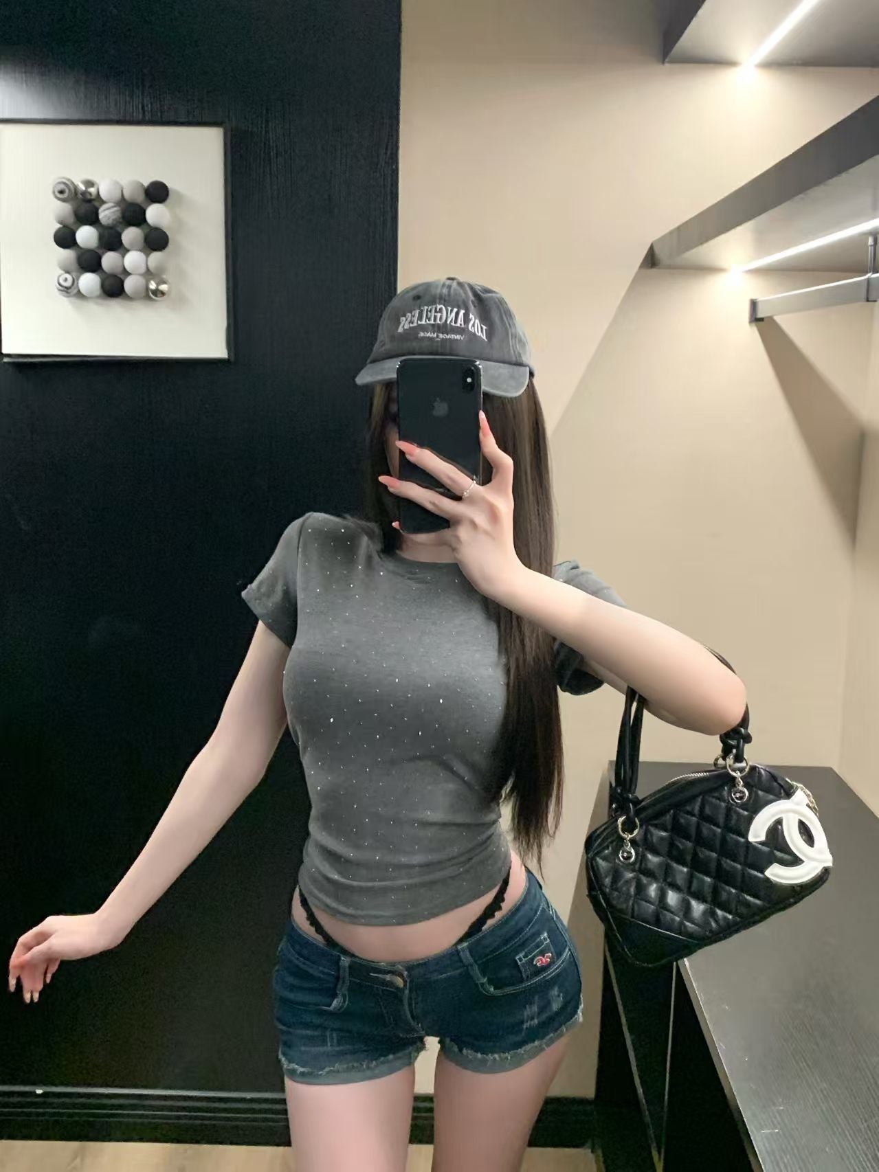 簡約燙鑽圓領正肩帶胸墊上衣