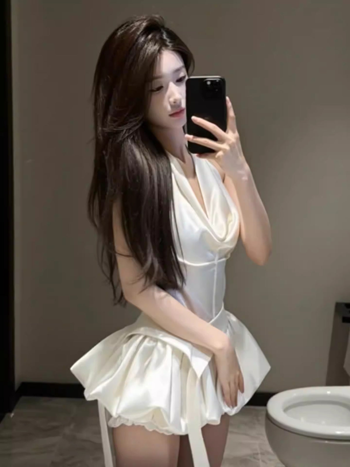 💕現貨秒出🍓高級感白色掛脖花苞連衣裙