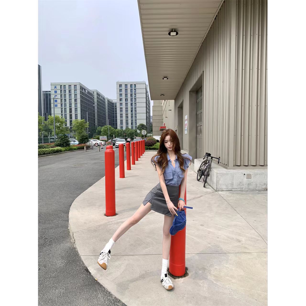 甜辣風藍色V領襯衫上衣&高腰包臀短裙兩件套