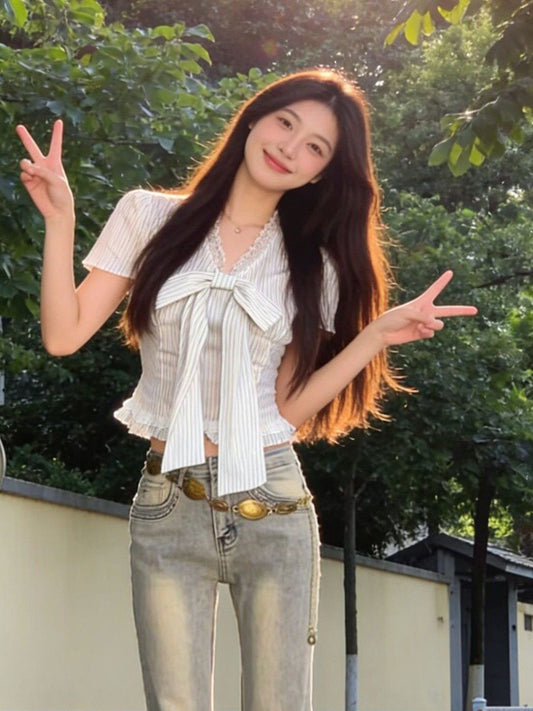 簡約蝴蝶結蕾絲花邊V領條紋短版上衣