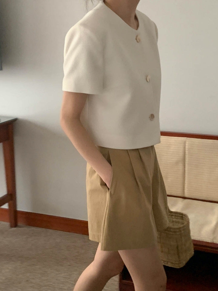 法式圓領金屬扣短款小香風外套