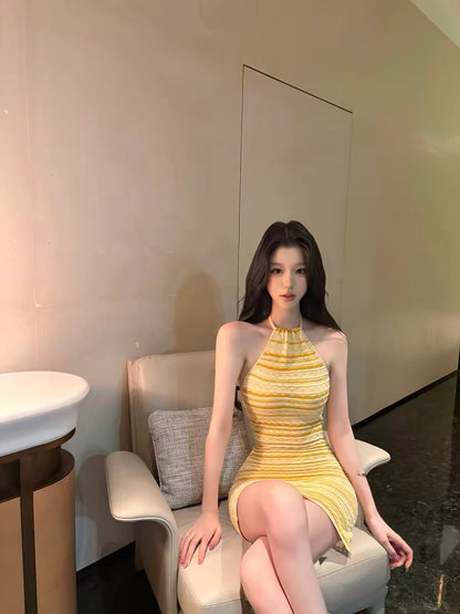 活潑黃色條紋掛脖露背收腰針織短裙