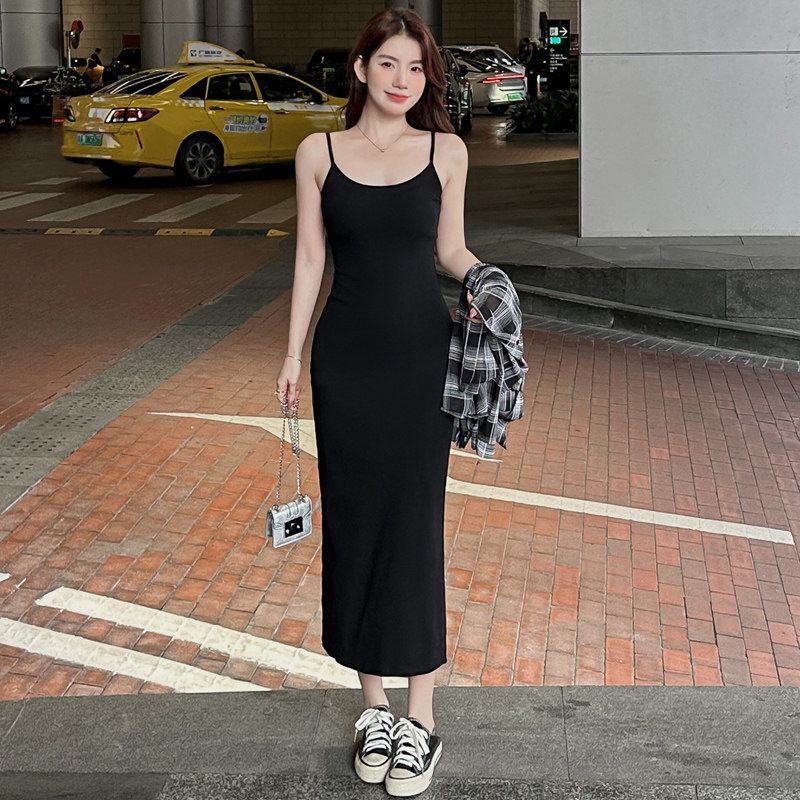 簡約修身黑色吊帶連身裙
