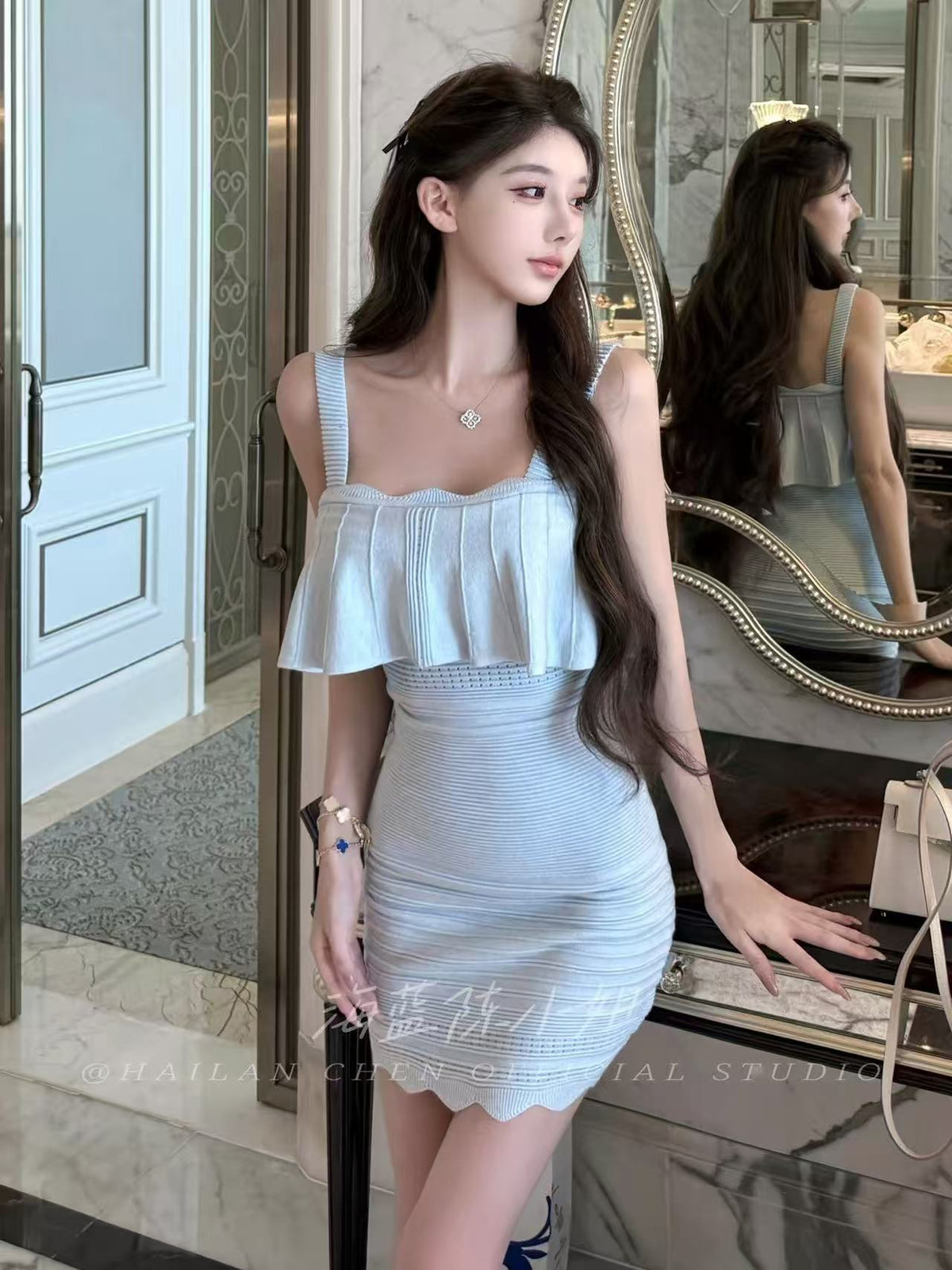 💕現貨秒出🍓溫柔玻璃藍荷葉邊彈力修身包臀短裙