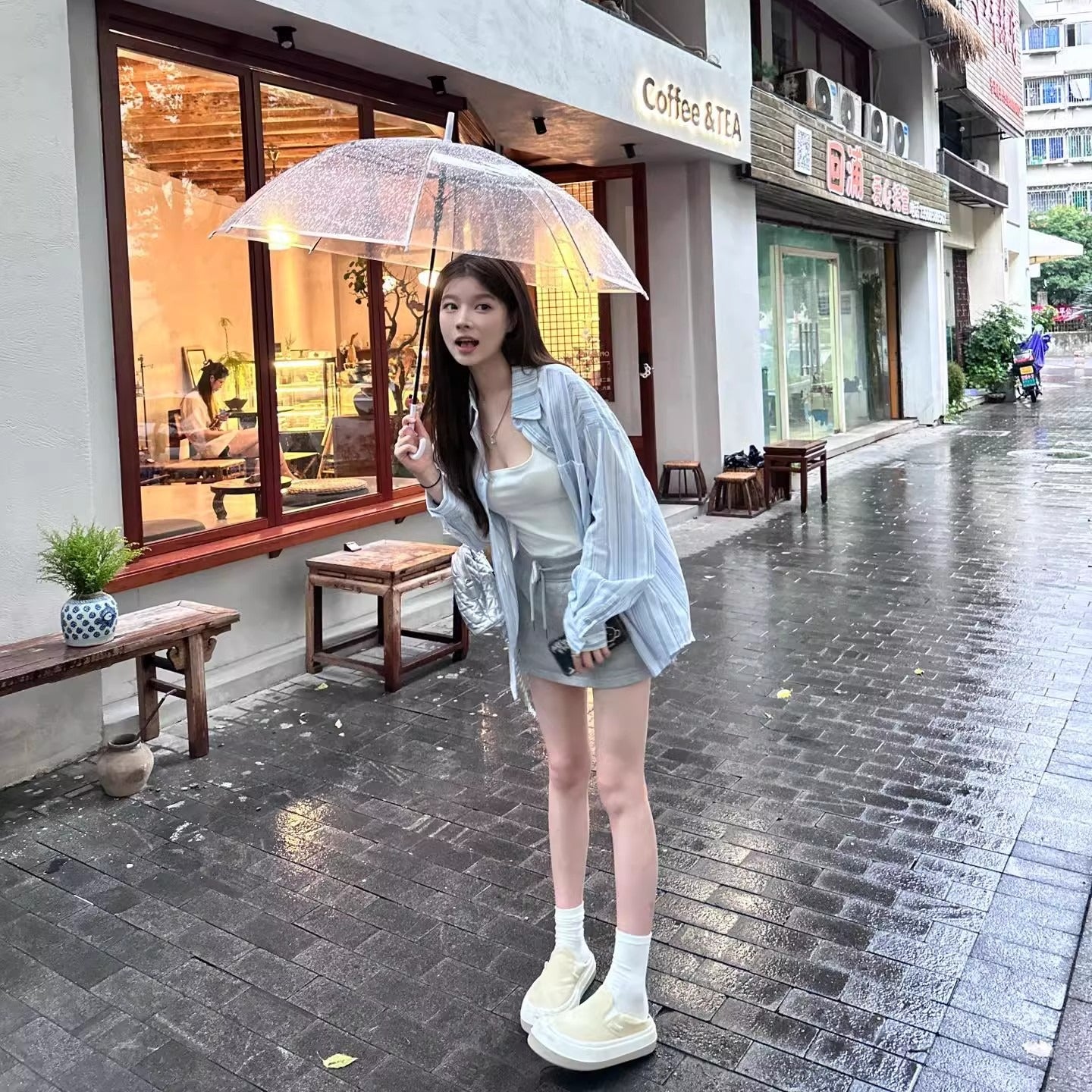 百搭休閒薄款防曬藍條紋襯衫