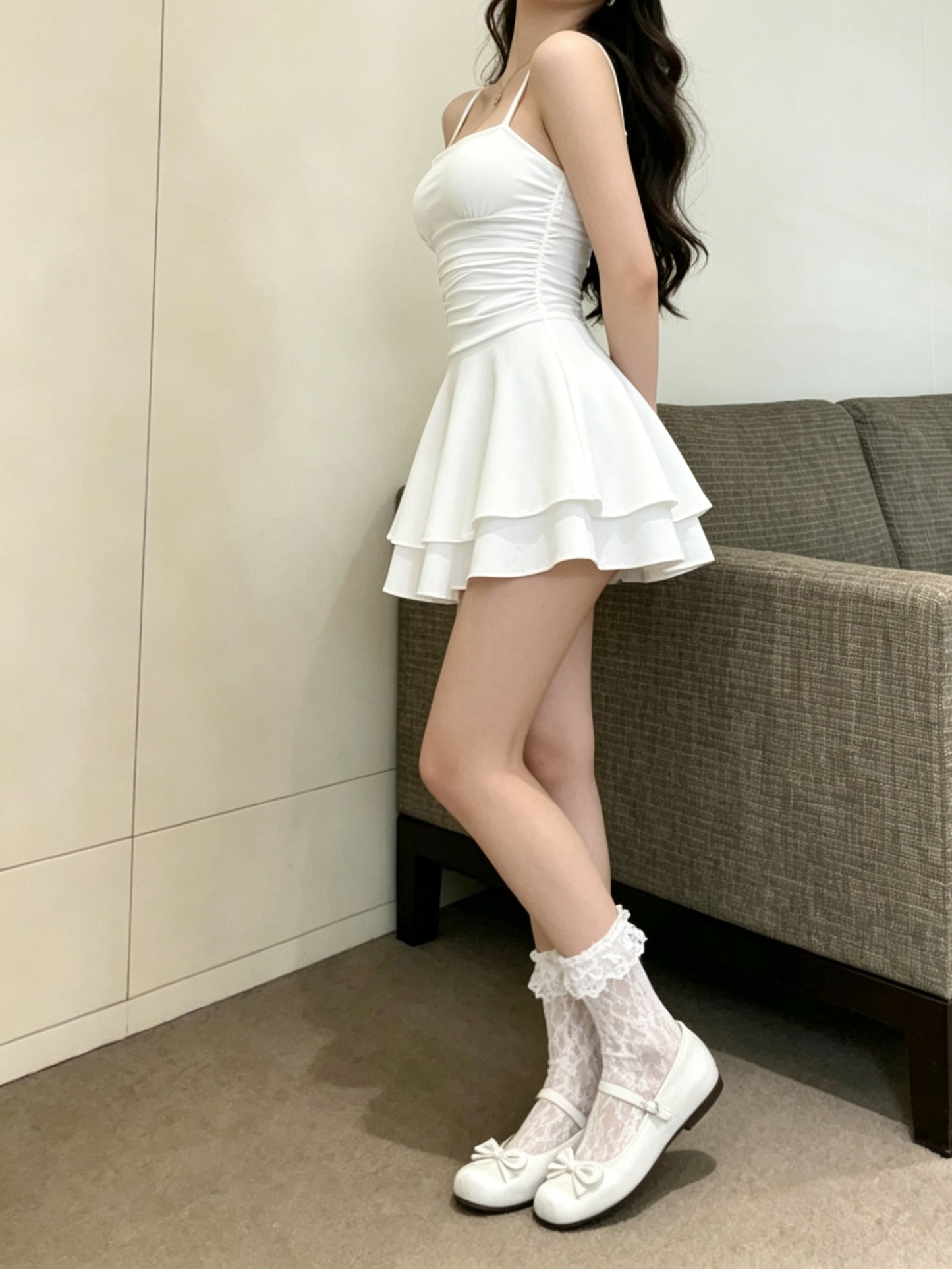 清純白色吊帶荷葉邊修身短裙