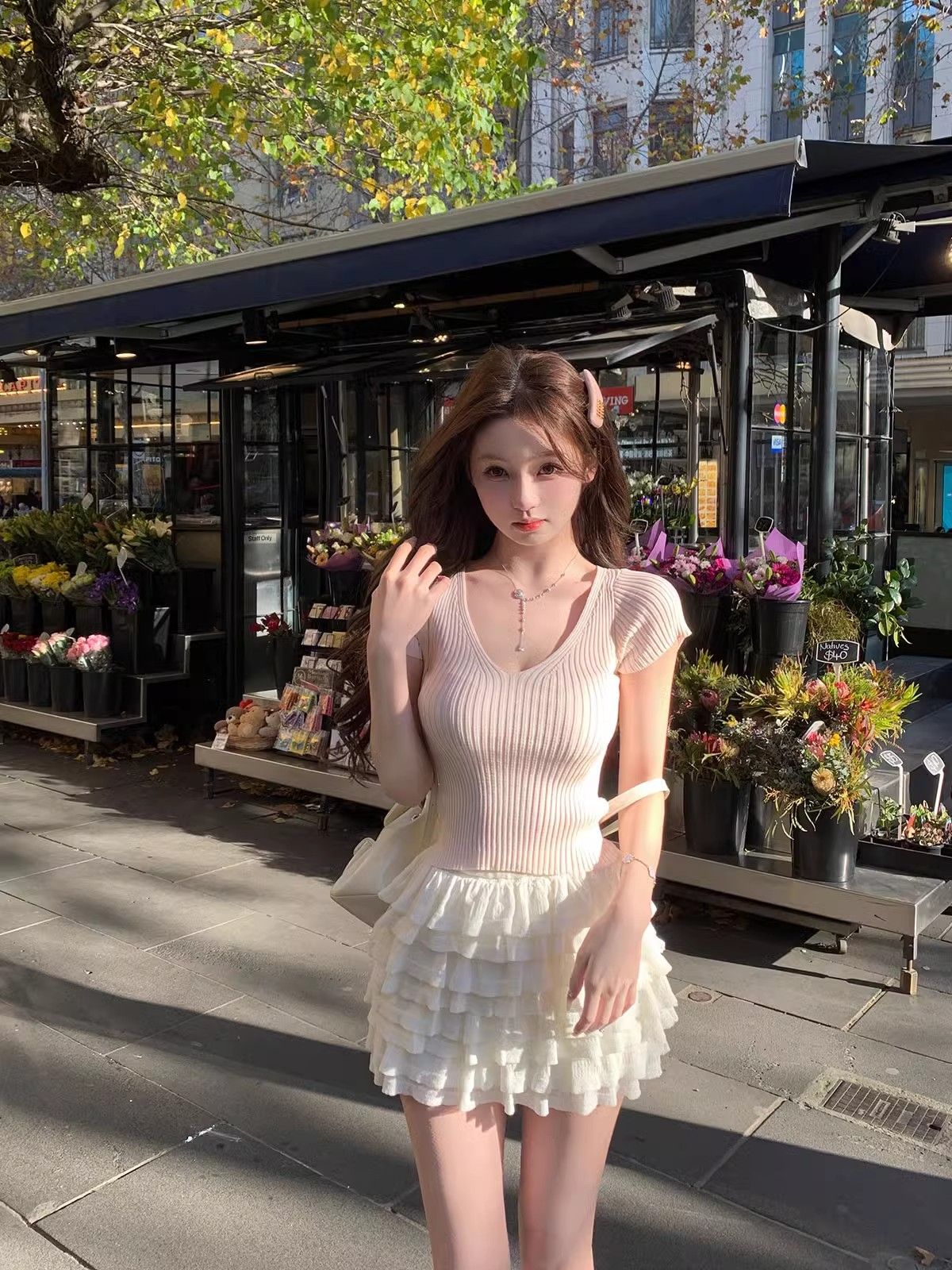 💕現貨秒出🍓V領顯胸針織短袖上衣
