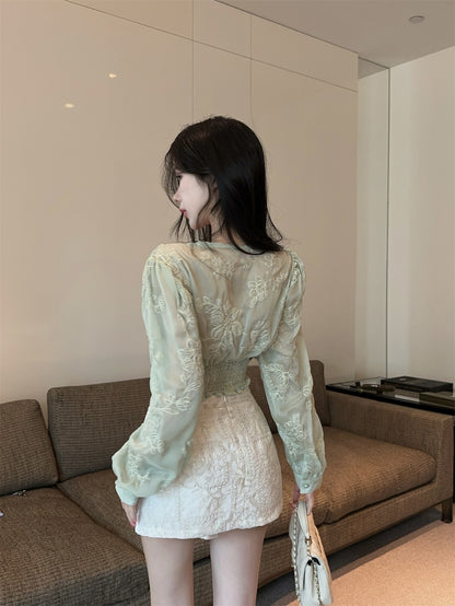 V領扭結燈籠上衣+刺繡高腰短裙套裝