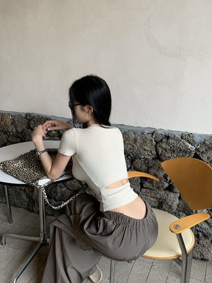 大U小心機短版上衣