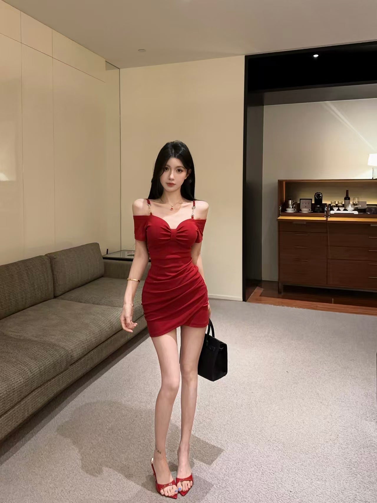 性感低胸包臀短款連衣裙